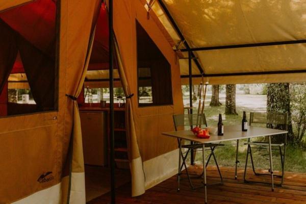 Onlycamp Le Pont Romain Yvré-lʼÉvêque Zewnętrze zdjęcie