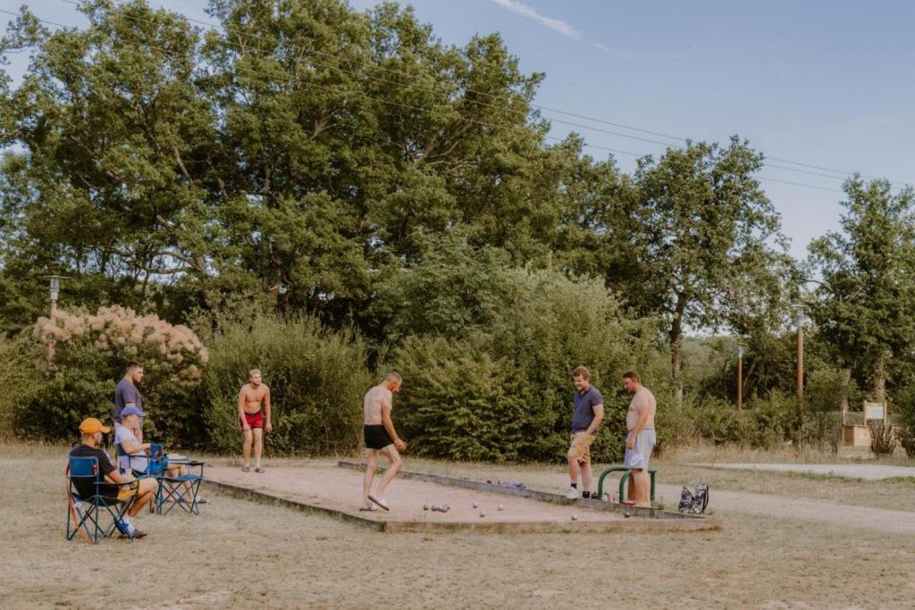 Onlycamp Le Pont Romain Yvré-lʼÉvêque Zewnętrze zdjęcie